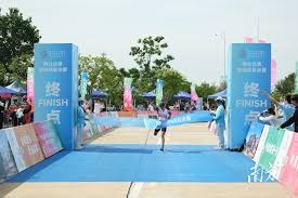 由于两名右后卫均受伤，费德里科·巴尔韦德需代打该位置，卡马文加将顶替他在中场的位置。@diarioas 来源：Madrid Zone